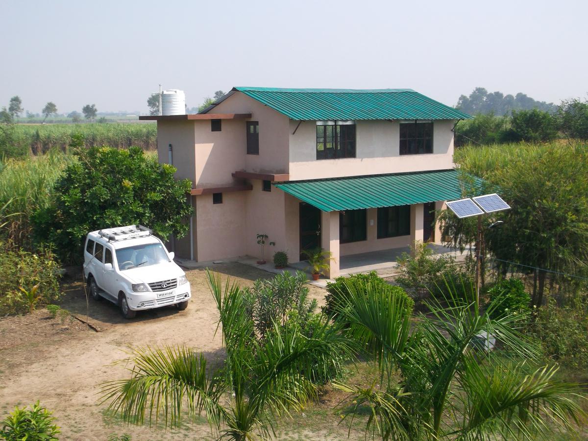 V Resorts Dudhwa Wilderness Camp Lakhimpur Eksteriør billede