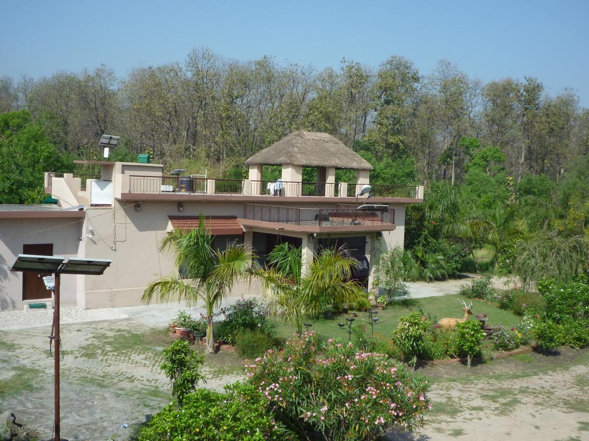 V Resorts Dudhwa Wilderness Camp Lakhimpur Eksteriør billede